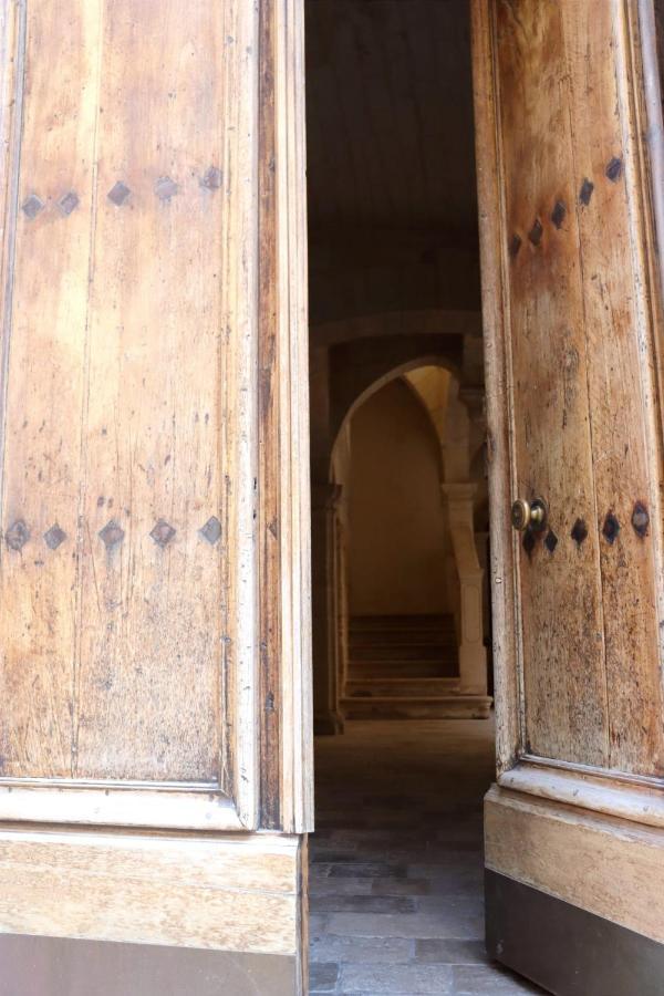 Uzes, Au Coeur Du Centre Medieval La Boussole D'Uzes, Appartement De Caractere Du XVII -Eme Siecle Buitenkant foto